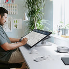 Monitor táctil Clarity Fold Touch 27" 4K UHD con carga USB-C de 65 W, webcam y soporte plegable