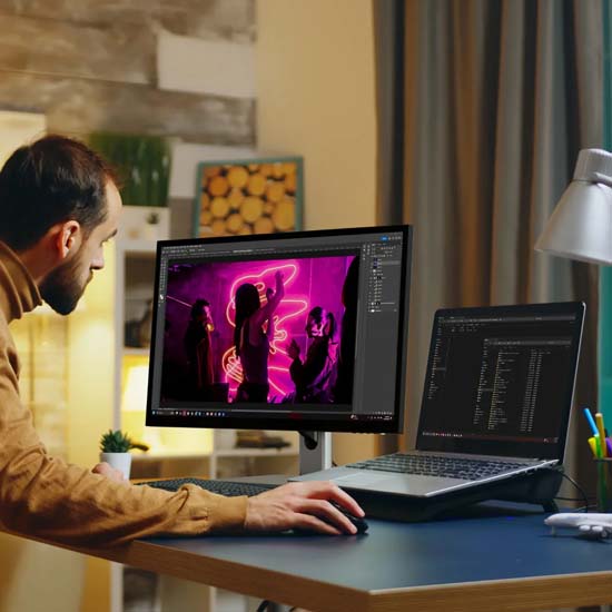 Monitor Clarity 5K Touch 27" UHD con alimentación USB-C y pantalla táctil