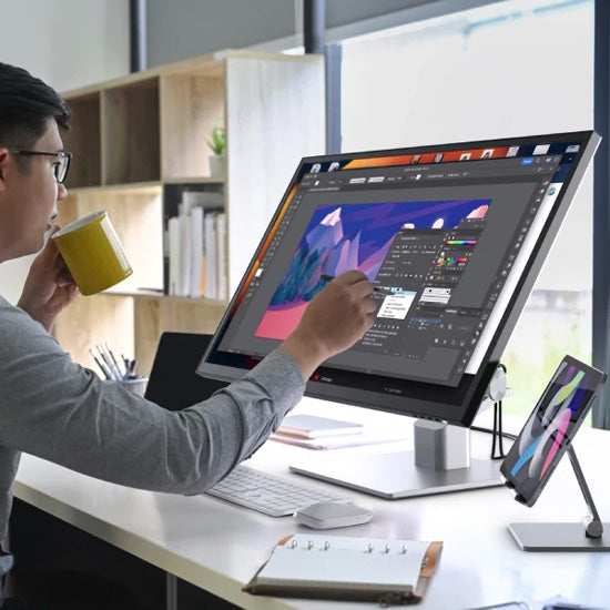 Monitor Clarity Fold Touch 32" 4K UHD con Power Delivery de 65W, webcam y soporte plegable