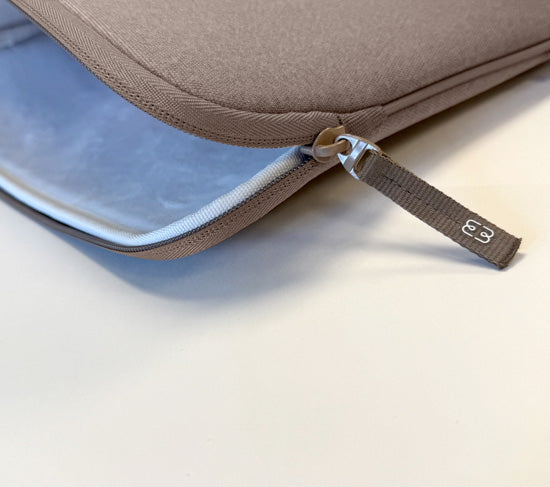 Funda MacBook Pro 14 Shade ²Life Marrón