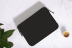 Funda MacBook NEO Basics²Life Perfect Fit Black / Black