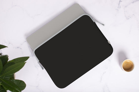 Funda MacBook NEO Basics²Life Perfect Fit Black / Moon
