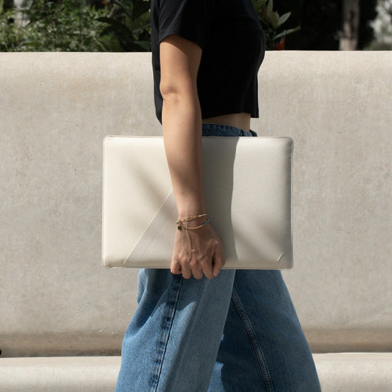 Funda Stow Slim MacBook 15"/16" Sandstone
