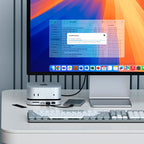 Soporte compacto y hub con enclosure SSD para el Mac Mini 2024, ofreciendo opciones de conectividad expandidas