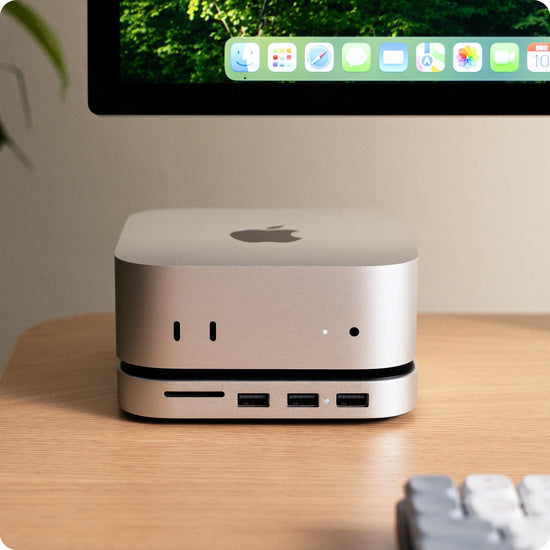 Soporte compacto y hub con enclosure SSD para el Mac Mini 2024, ofreciendo opciones de conectividad expandidas