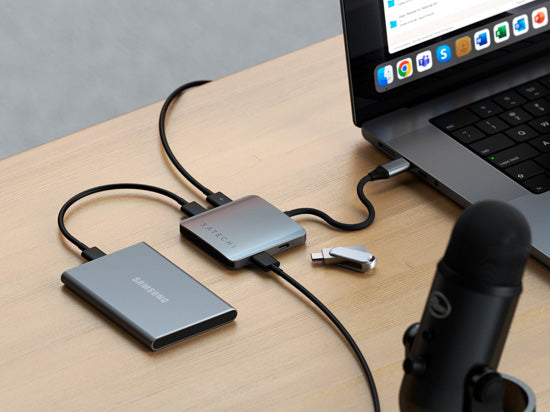Hub USB-C de 4 puertos con PD gris espacial