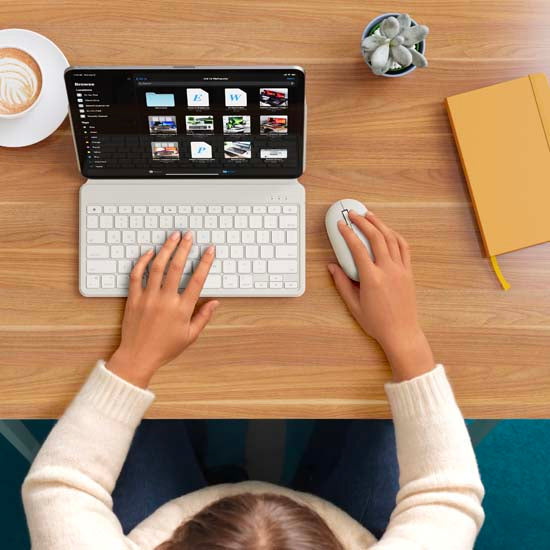 Funda con teclado QWERTY Bluetooth ONTHEGO™ Sand