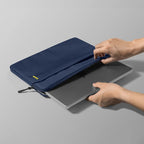 Funda Light-A18 para MacBook Air y Pro 13" (M5/M4/M3) Azul Marino