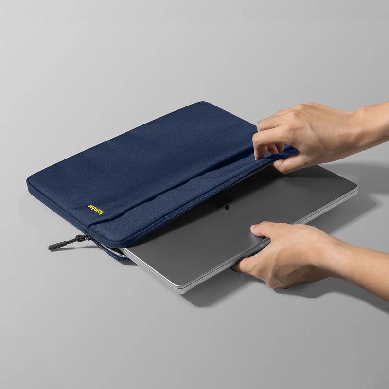Funda Light-A18 para MacBook Air y Pro 13" (M5/M4/M3) Azul Marino
