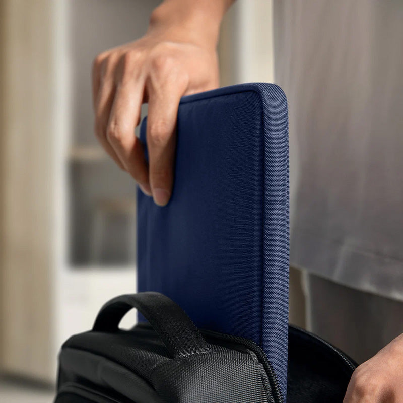 Funda Light-A18 para MacBook Air y Pro 13" (M5/M4/M3) Azul Marino