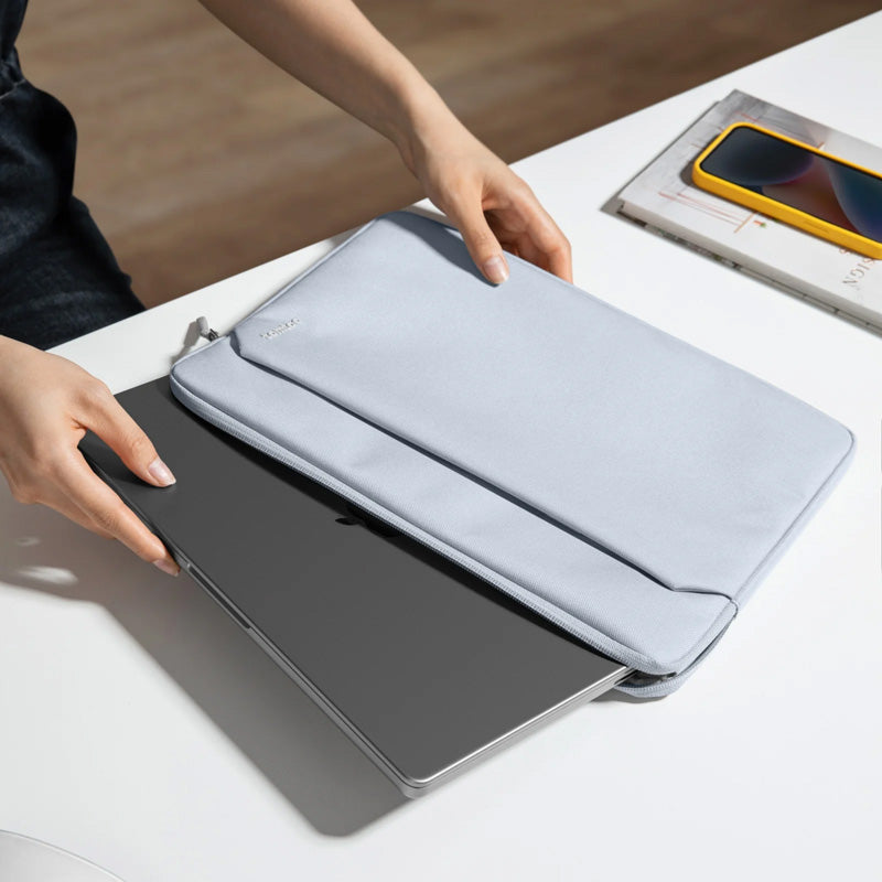 Funda Light-A18 para MacBook Air y Pro 13" (M5/M4/M3) Light Blue