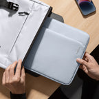 Funda Light-A18 para MacBook Air y Pro 13" (M5/M4/M3) Light Blue