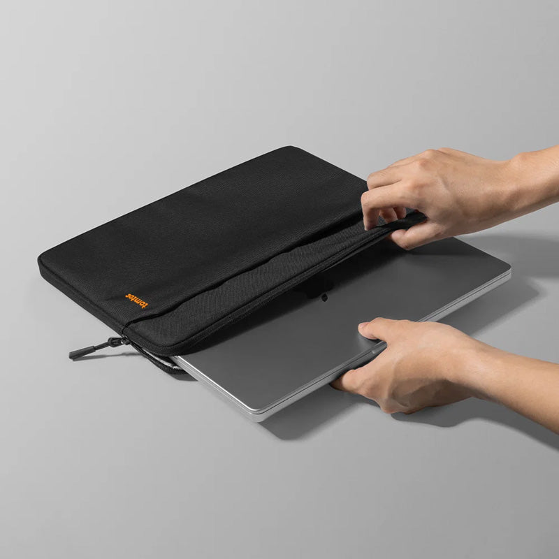 Funda Light-A18 para MacBook Air y Pro 13" (M5/M4/M3) Negro