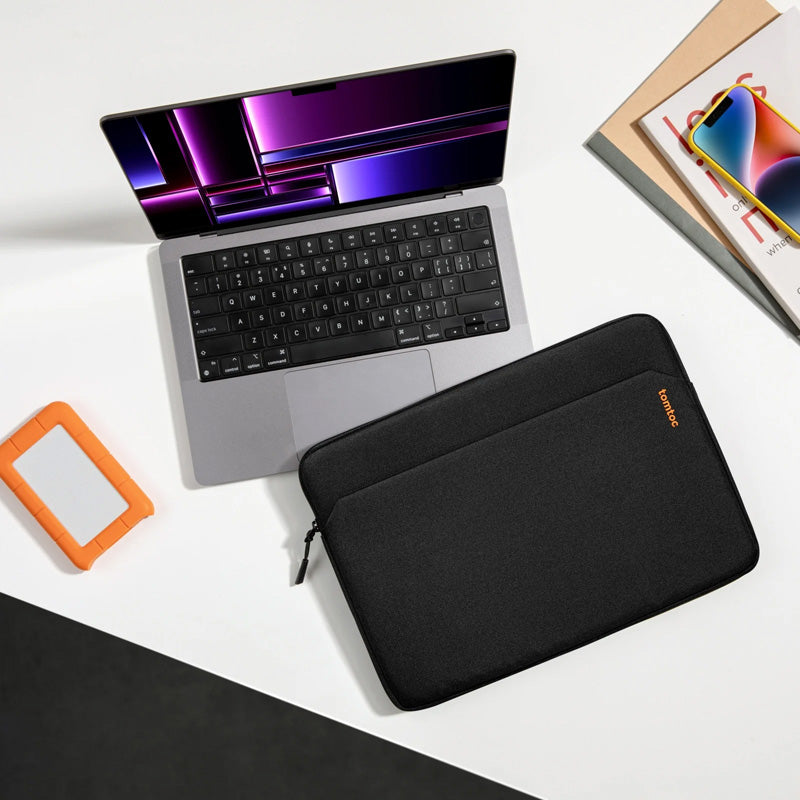 Funda Light-A18 para MacBook Air y Pro 13" (M5/M4/M3) Negro