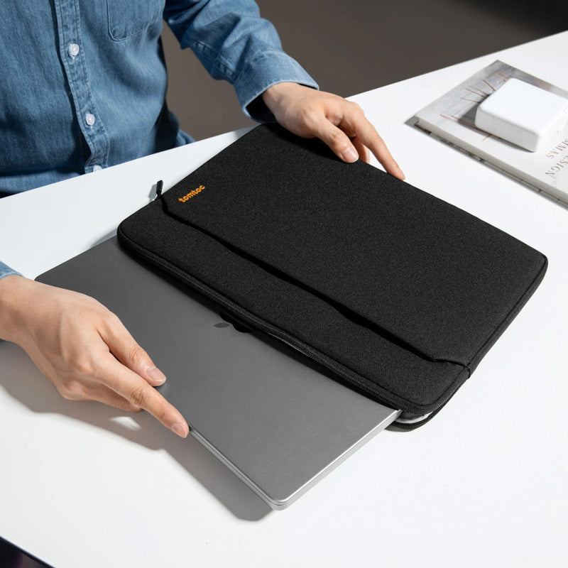 Funda Light-A18 para MacBook Air y Pro 13" (M5/M4/M3) Negro