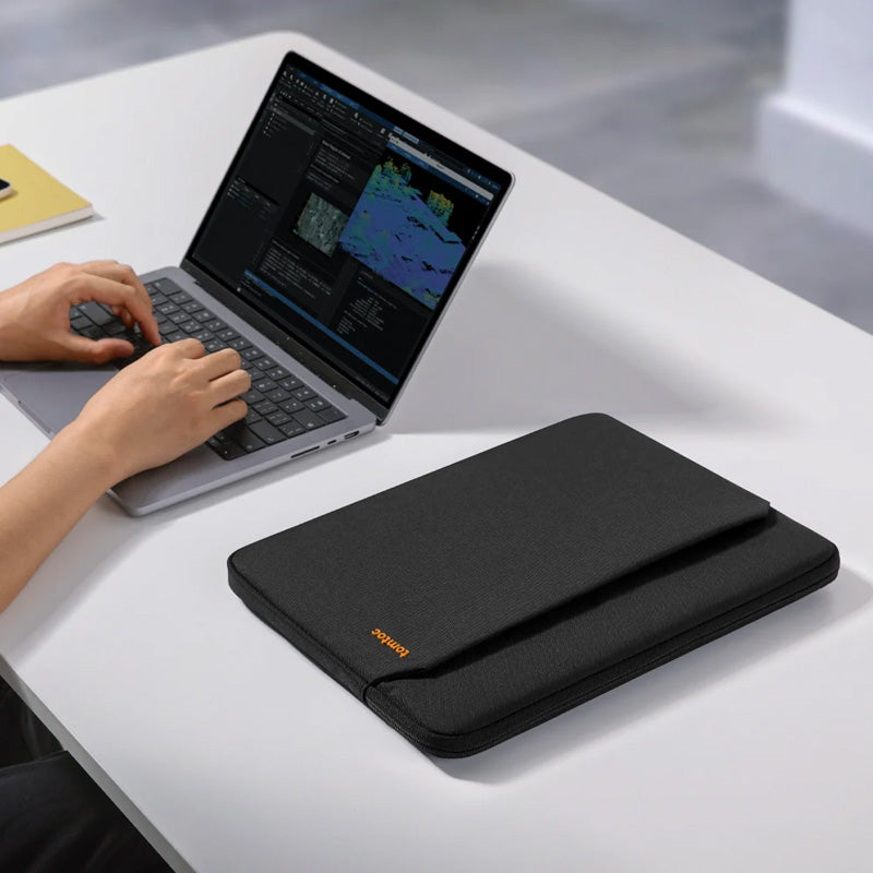 Funda Light-A18 para MacBook Air y Pro 13" (M5/M4/M3) Negro