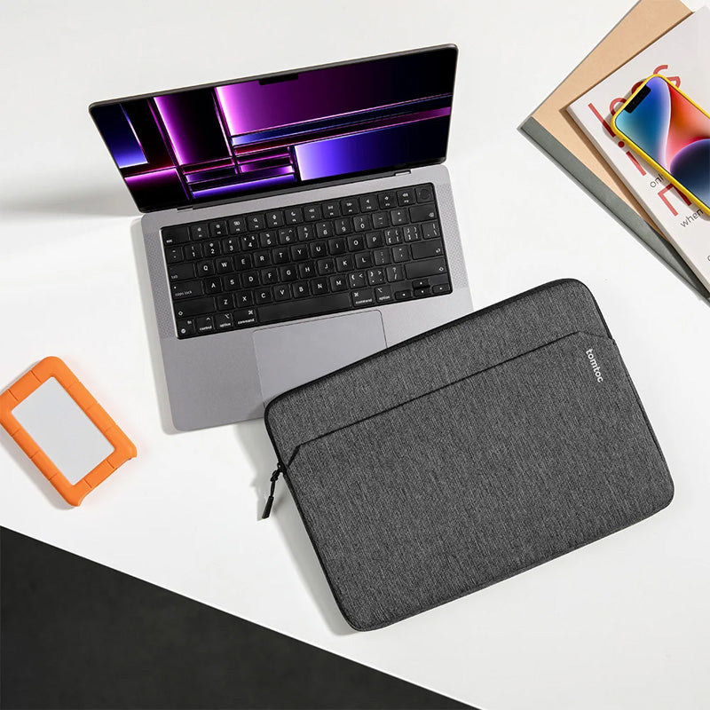 Funda Light-A18 para MacBook Air y Pro 13" (M5/M4/M3) Gris Oscuro