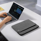 Funda Light-A18 para MacBook Air y Pro 13" (M5/M4/M3) Gris Oscuro