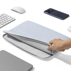 Funda Light-A18 para MacBook Neo de 13" Azul Claro