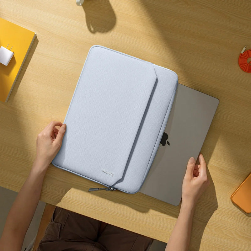 Funda Light-A18 para MacBook Neo de 13" Azul Claro