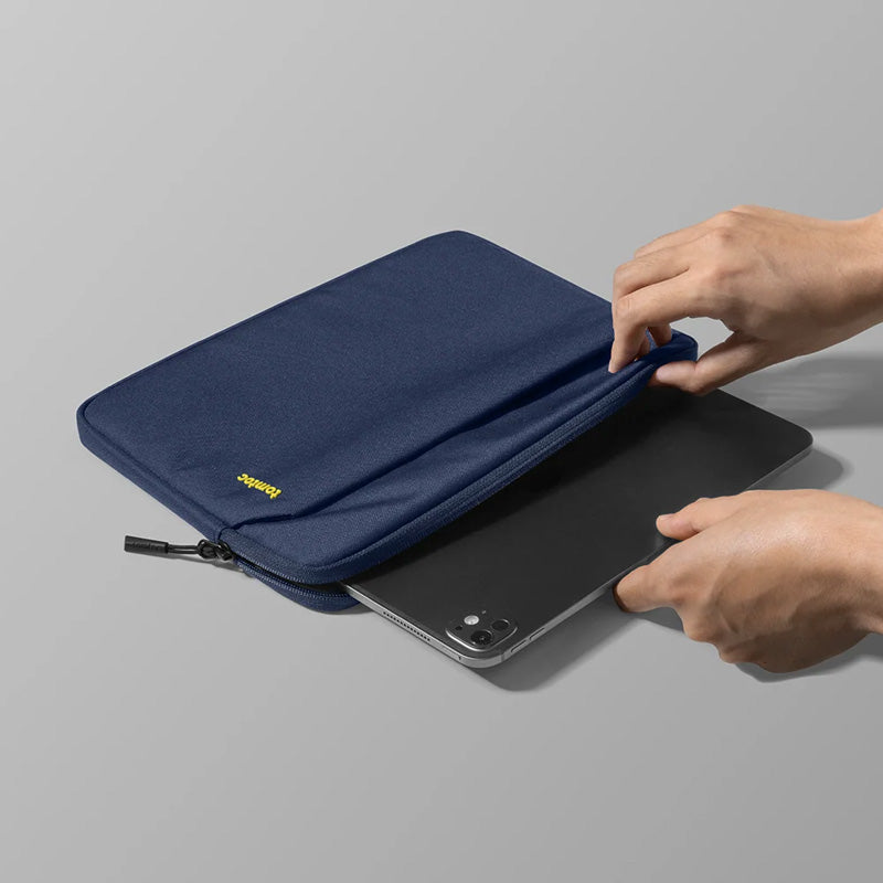 Funda Light-B18 para iPad (A16) y Air/Pro 11" Azul Marino