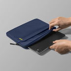 Funda Light-B18 para iPad (A16) y Air/Pro 11" Azul Marino